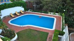 Casa amb piscina, garatge, vistes